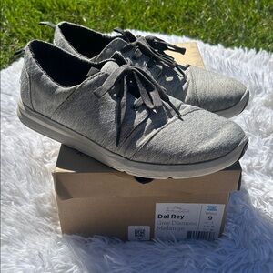 TOMS Gray Del Rey Canvas Lace-Up Sneakers Women’s Size 9